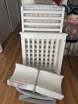 White Baby Crib with Changing Pad and mattress