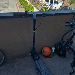 Vendo Un Patín En Muy BUENAS CONDICIONES Funciona Todo Cargador Original 