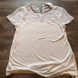 New Women’s Shirt Medium 