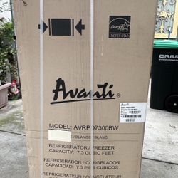 Avanti 7.3 Cubic Feet Small Fridge/Freezer (Apt. Size)...Brand New... 