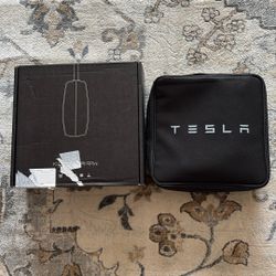 Tesla  Mobil Connector