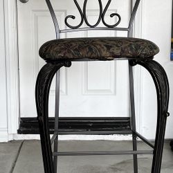 Upholstered Counter Heights Bar Stool 