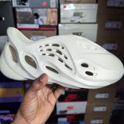 Yeezy Foam RNNR
Sand Size 12 Brand New With Box 