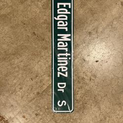 Mariners Street Sign