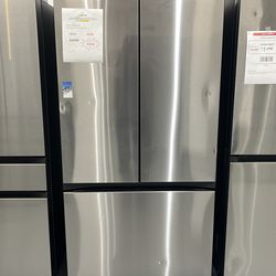 Samsung 30 cu ft 3-Door French Door Smart Refrigerator w/Autofill Water Pitcher