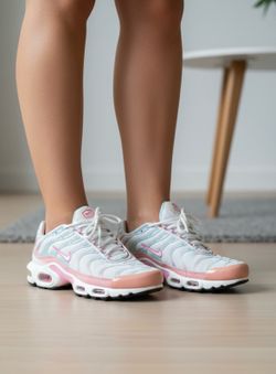 Nike Air Max Plus Sneakers - US 5.5 woman’s