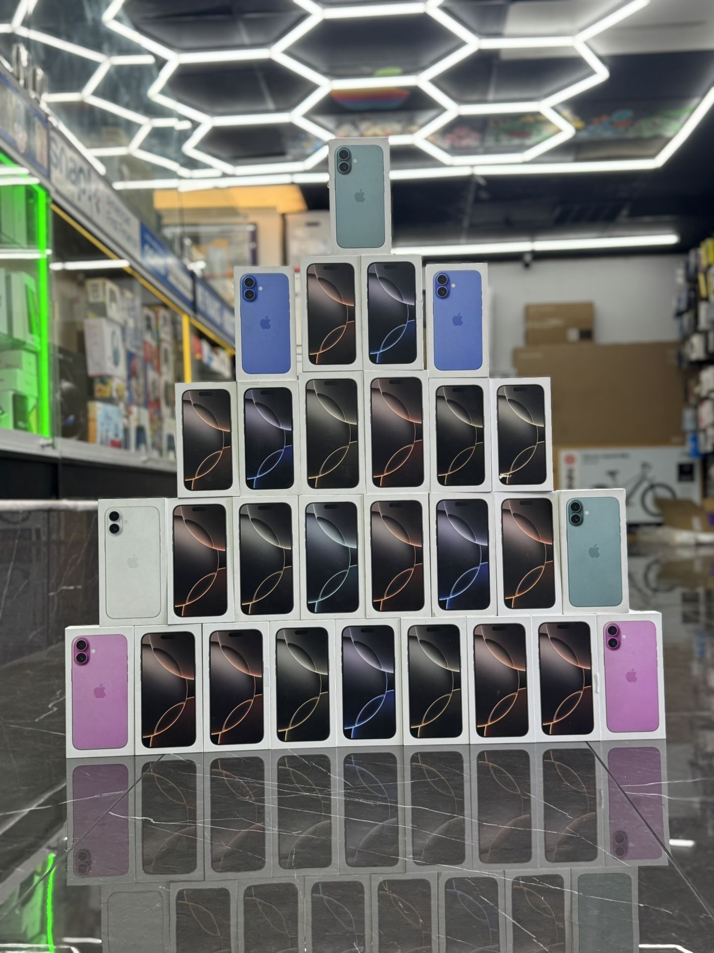 iPhone 16, 16 Plus, 16 Pro & 16 Pro Max Available (Unlocked) (Take It Home In Payment/ llévatelo a casa en pagos) 