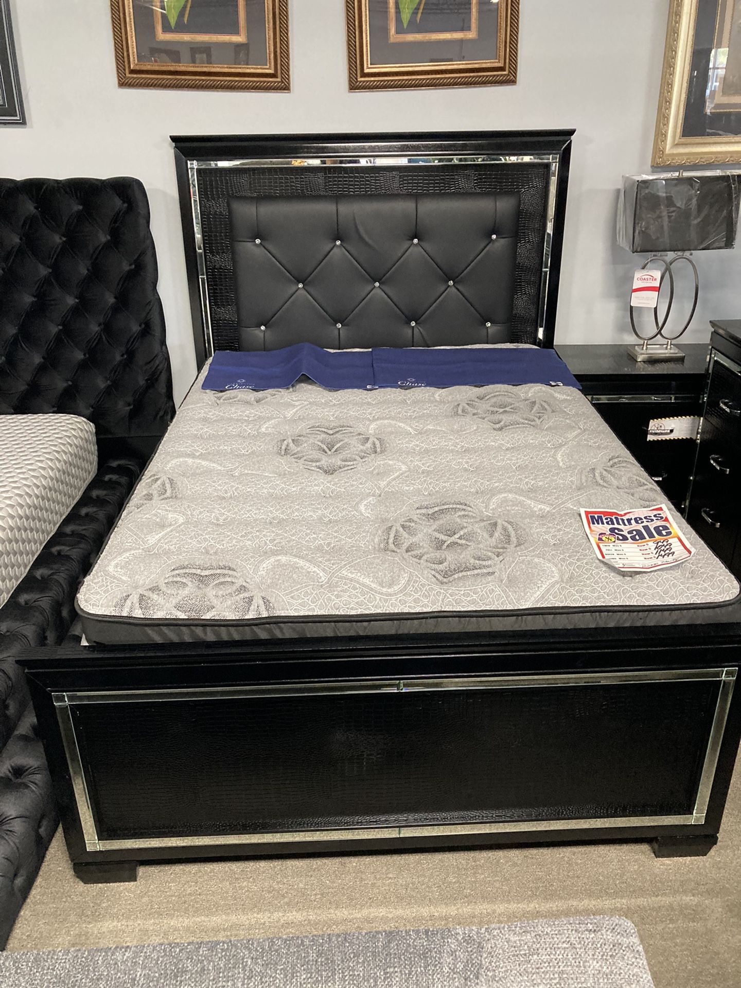 Beautiful Bed✨🖤 Easy Financing Available ✨🤍 Free Delivery 🚚