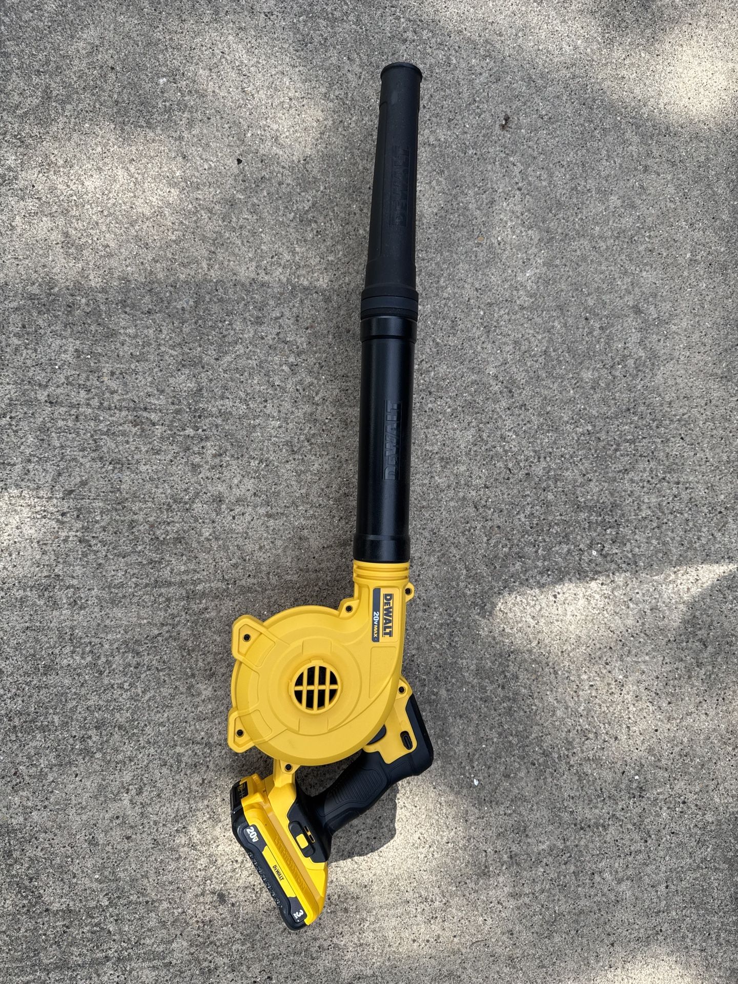 DEWALT 20V MAX Cordless Leaf Blower (Model DCE100) + Battery & Charger