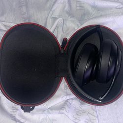 Black Beats Studio 3’s Hardly Used