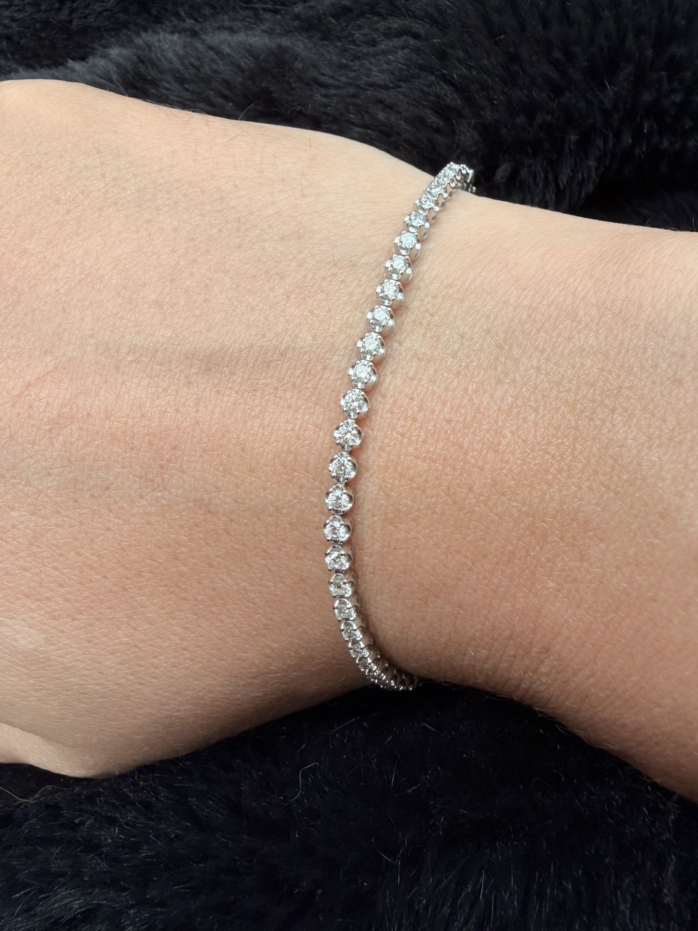 14kt WHITE GOLD TENNIS NATURAL DIAMOND BRACELET