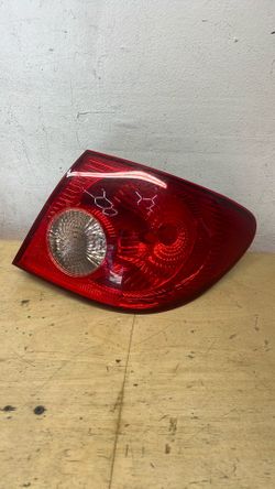 2005 2006 2007 2008  Toyota Corolla passenger side taillight