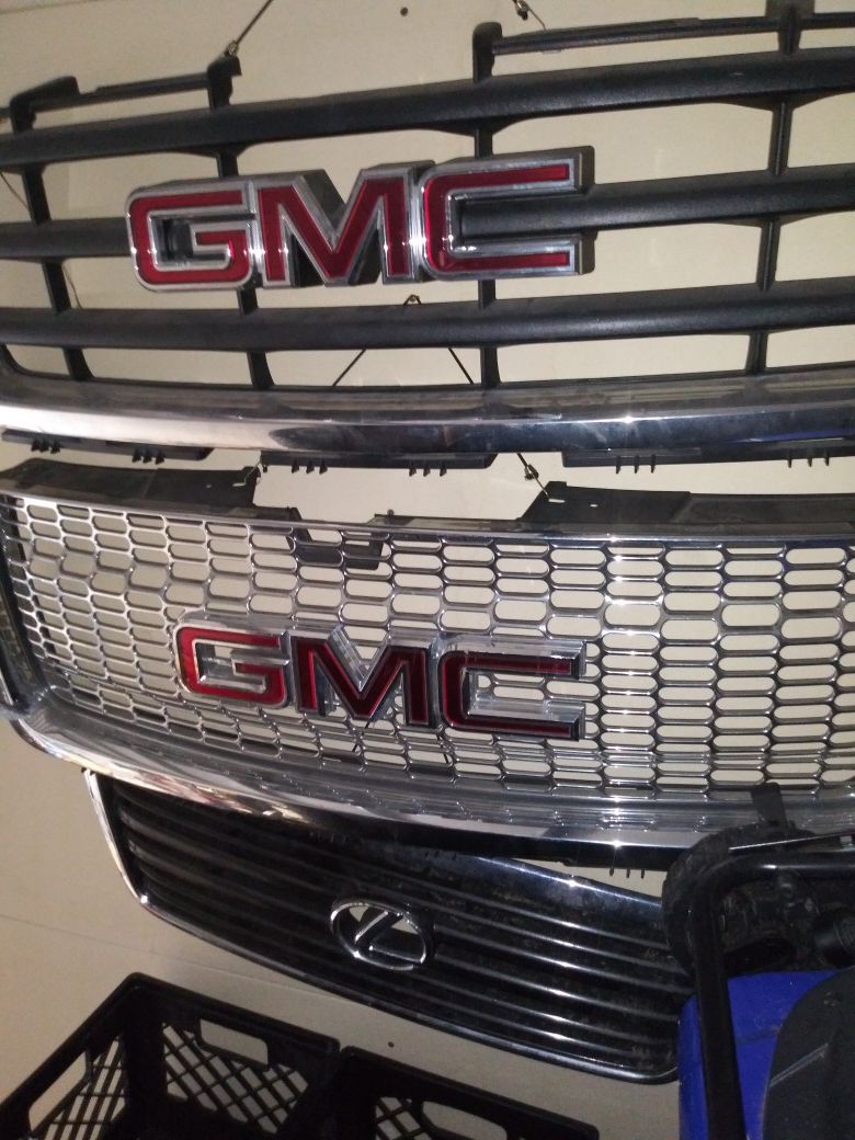 2 gmc grills oem one is denali 07 to 11