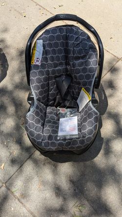 Graco SnugRide Baby Car Seat