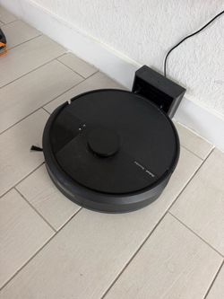 iRobot Roomba Robot Vacuum with Charging Dock