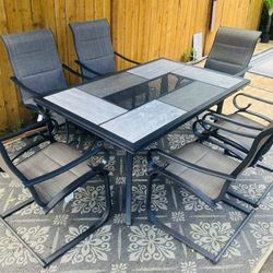 7 Piece Outdoor Dinning Table With Chairs Excellent Condition 