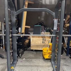 True Fitness XFW-6800 Smith Machine. Commercial Gym Equipment. 