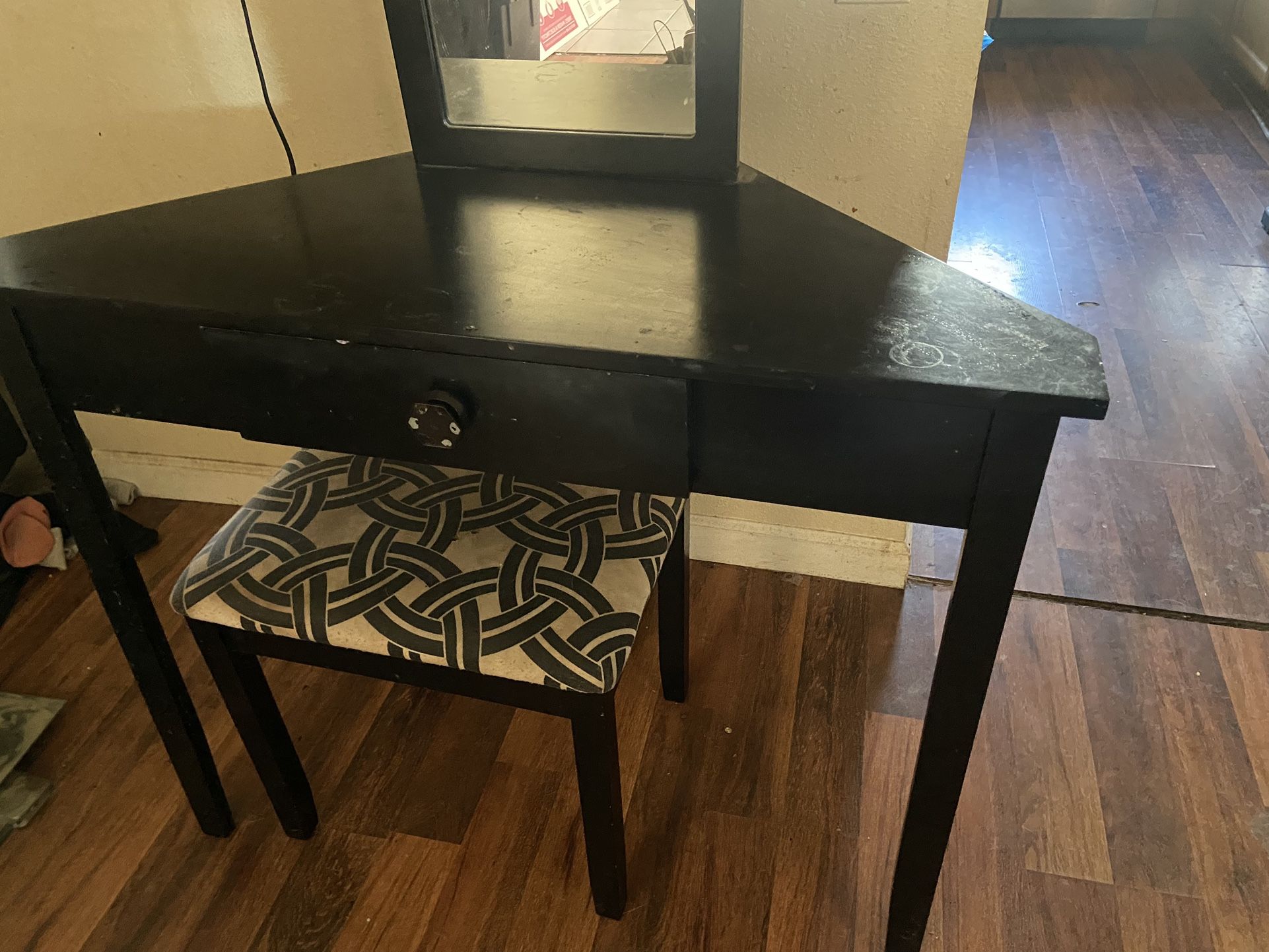 Vanity Table for Sale in Atwater, CA OfferUp