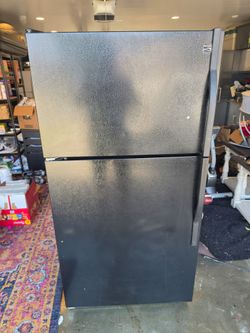 Black Kenmore fridge