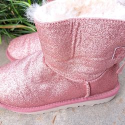 UGG BOOTS SIZE 6