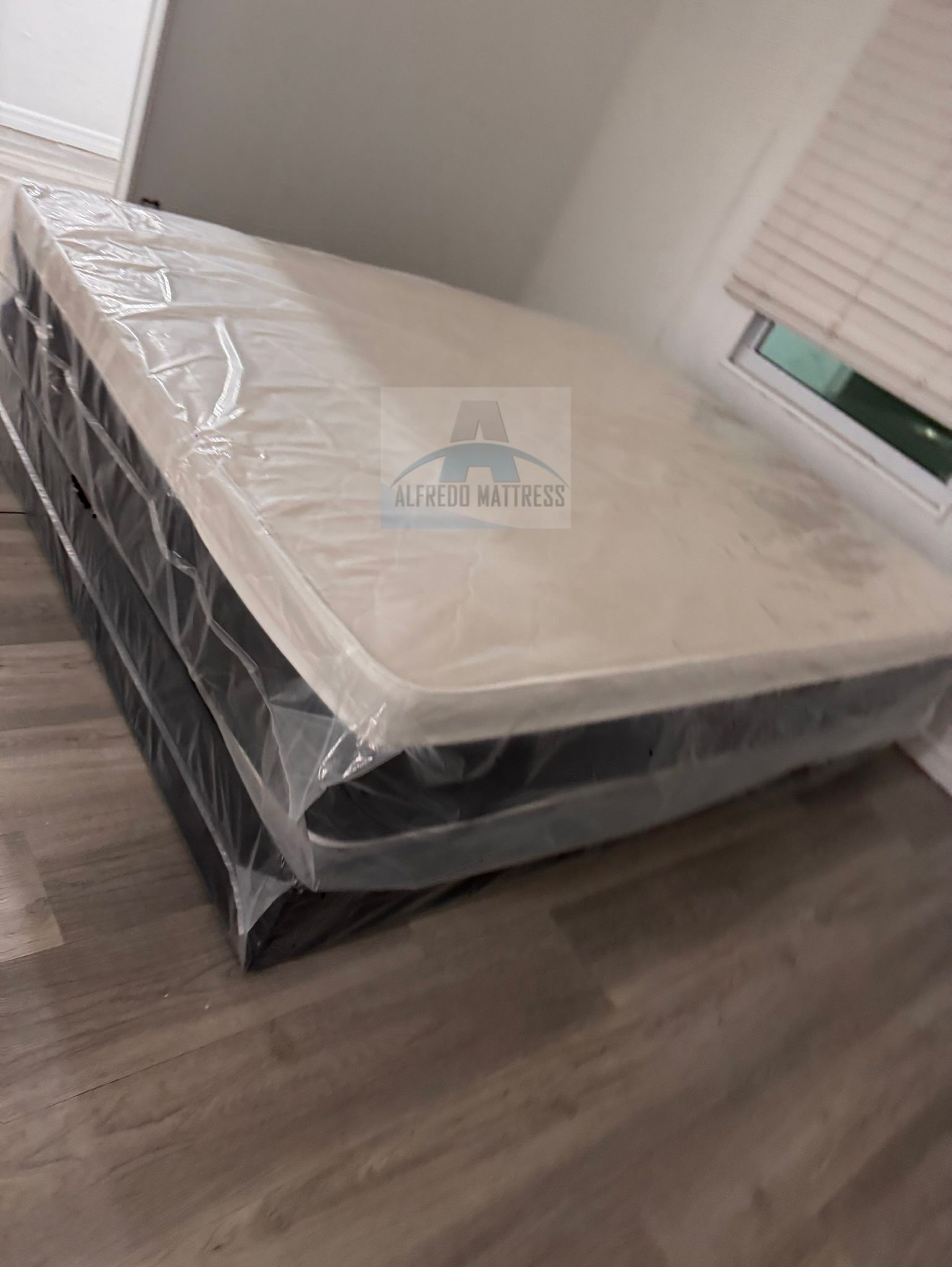 King mattress pillow top and box spring set (2pc - brand new) 