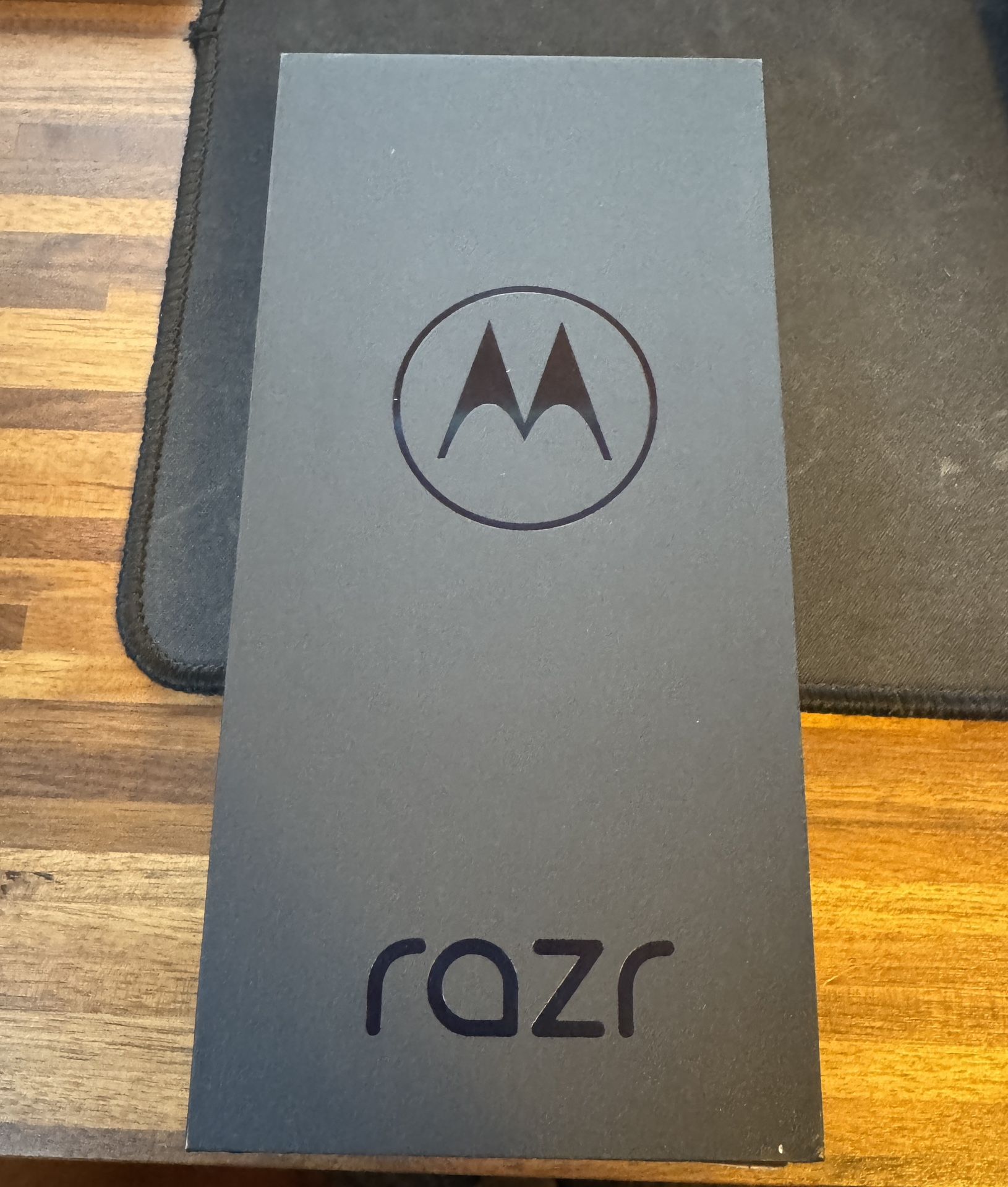 Brand New Motorola Razr 2024 Black 5G - Unlocked