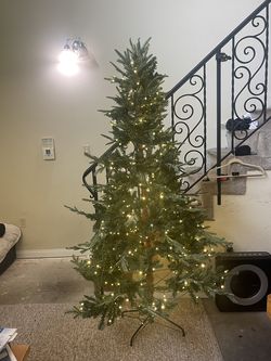 6 1/2 Ft Pre Lit Christmas Tree