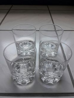 Set of 4 bar glasses with unique bottom
