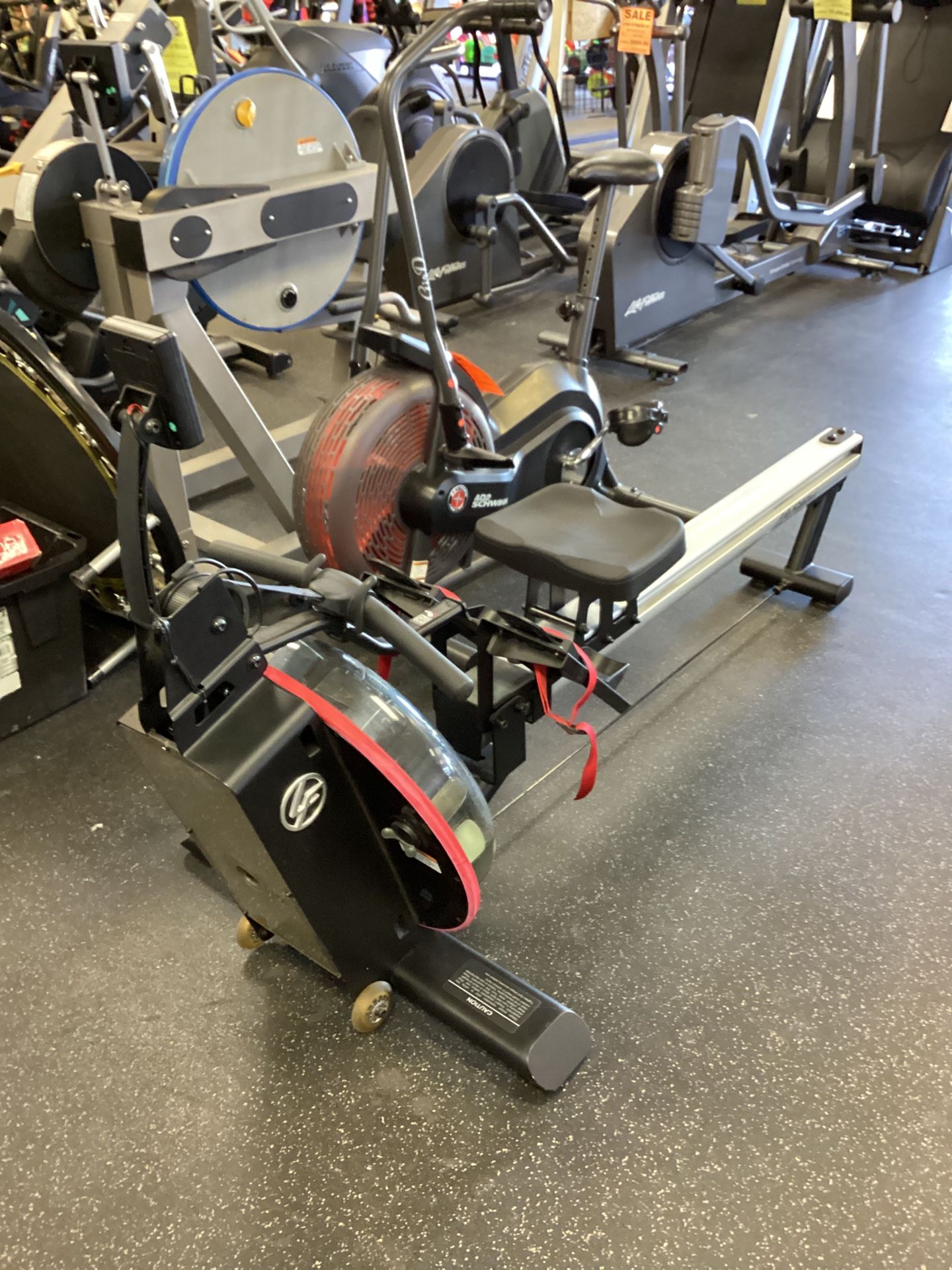 Life Fitness ROW GX Commercial Water Rower Rowing Machine With Warranty 