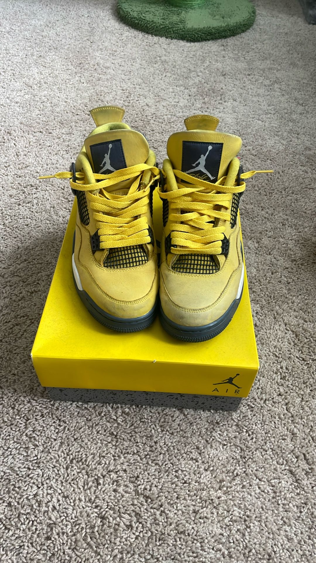 Jordan 4 lightning