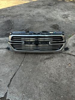 Ram 1500 Oem Grille 19/24