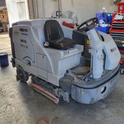 Ride On Floor Scrubber 