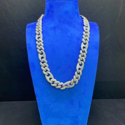 VS Gucci Cuban Link Chain