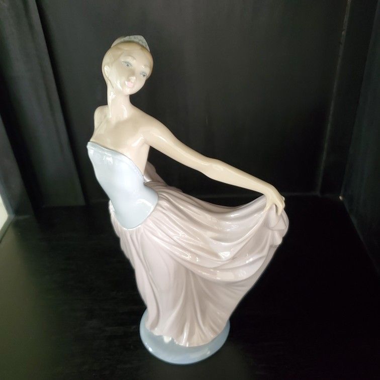 THE DANCER -LLADRO Spanish Sculpture #5050 Glossy Finish//Lady Dancer Figurine//Ballerina//Glass Art //Home Decor//Lladro Collection 
