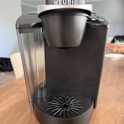 Keurig Single Serve Coffee Maker – Excellent Condition
