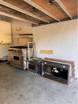 Rare Viking Professional Stainless Kitchen Suite – VGIC365-6BSS 36” Range, Matching Hood & Microwave &trim kit- Remodel removal