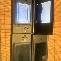 2 Nintendo Ds Lites