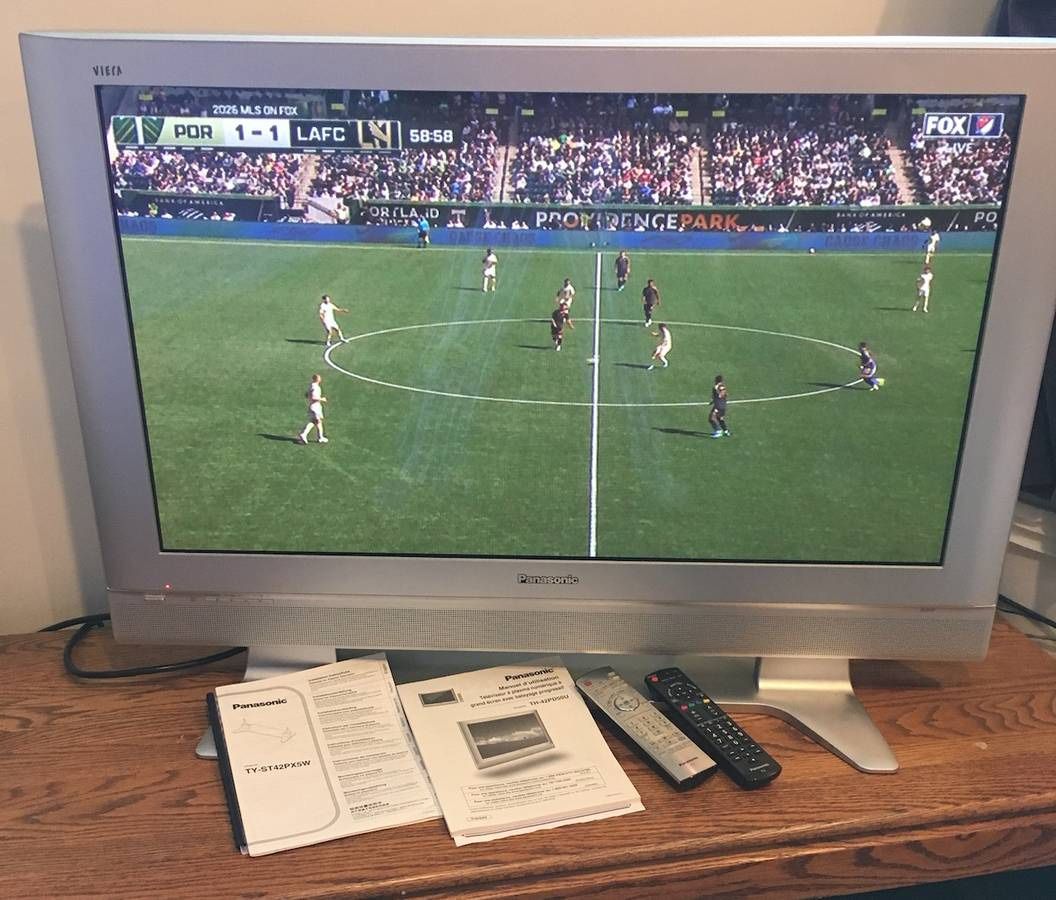 42" Panasonic Viera Plasma Television Retro Video Gaming TV w/remotes