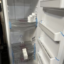 FRIGIDAIRE STAND UP FREEZER 15.5 Cb Ft 