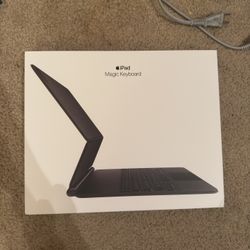 iPad Apple Magic Keyboard MXQU2LL/A