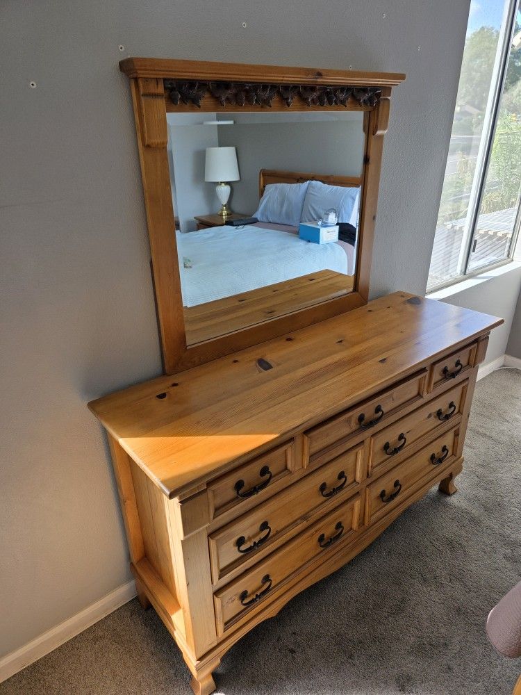 Beautiful Wooden Bedroom Set Combo