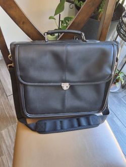 Targus case.  Good condition
