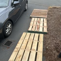 Free Wooden Pallets