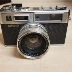 Yashica ELECTRO 35 GYashica with camera case, aged wear, the flim turning lever is a loose