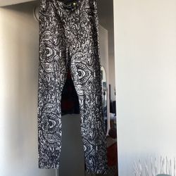 Lysse Dressy Black/Gray/Silver Paisley Printed Slacks Sz M. $10