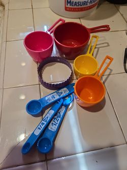 Measuring cups spoons all for $1