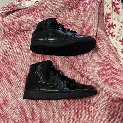 Womens Black Jordan 1