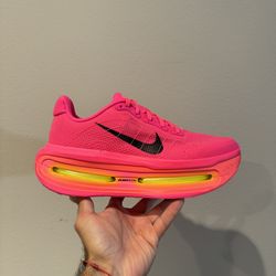 Nike Vomero Premium Women’s Size 11 / Men’s Size 9.5 (NEW)