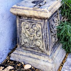 Ornate Carved Garden Pedestal – Heavy Decorative Plant Stand / Statue Base