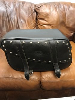Single Suzuki saddlebag in great shape